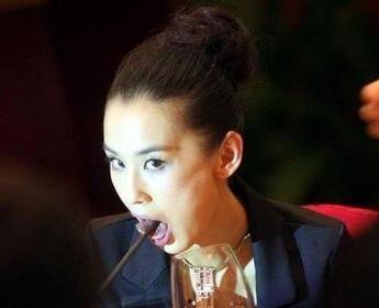 娱乐吃瓜带面具的明星