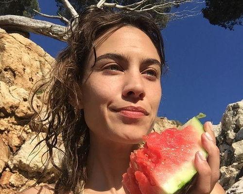 娱乐圈吃瓜图片图文素材,揭秘明星幕后吃瓜瞬间